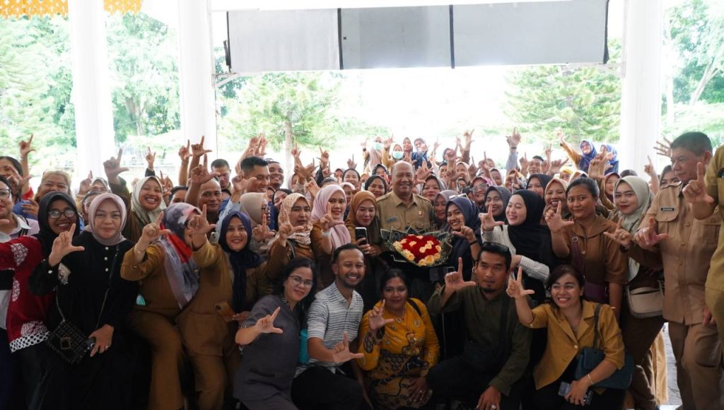 Tangis Haru Ratusan Nakes R4 Langkat, Sampaikan Terima Kasih kepada Syah Afandin
