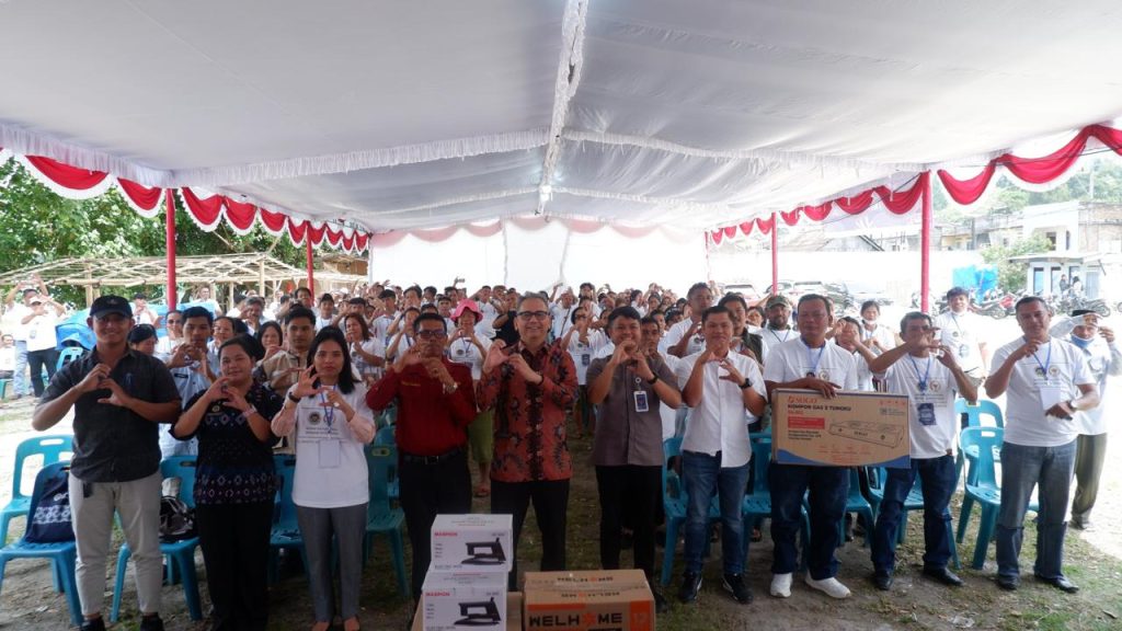 Kunjungi Toba, Sihar Sitorus Tekankan Pengelolaan Pemenuhan Gizi Harus Dijalankan dengan Baik Sosialisasi Program Makan Bergizi Gratis (MBG) bersama mitra kerja di Kecamatan Ajibata, Kabupaten Toba, Sumatera Utara, Jumat (6/3/2026).